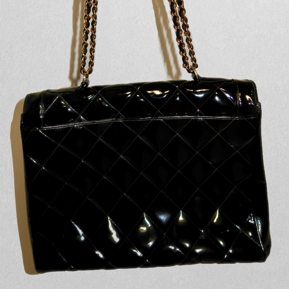 CHANEL authentic Glossy Black Quilted Shoulder Bag - Picture 3 of 6